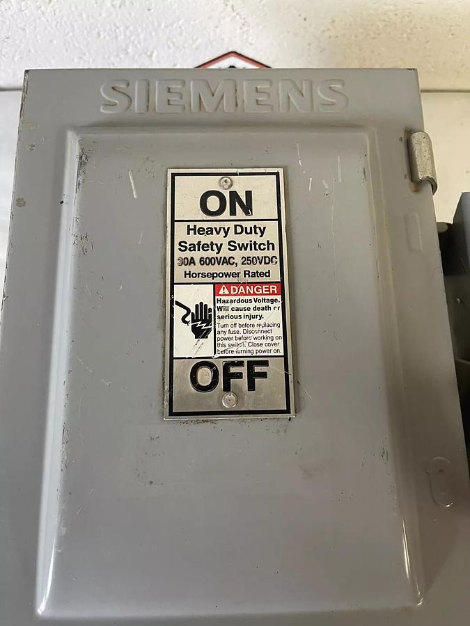 Used Siemens HNF361J Heavy Duty Safety Switch, 30 A, 600 VAC, 250 VDC