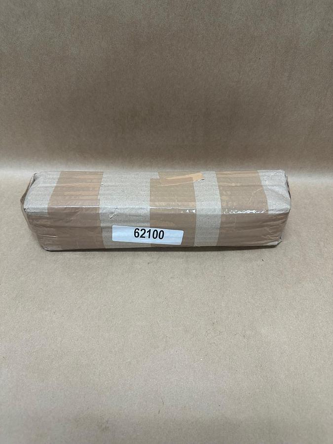 Used IEC 62100 10A Power Strip, 4 Outlets, Vertical Rack *NEW SEALED*