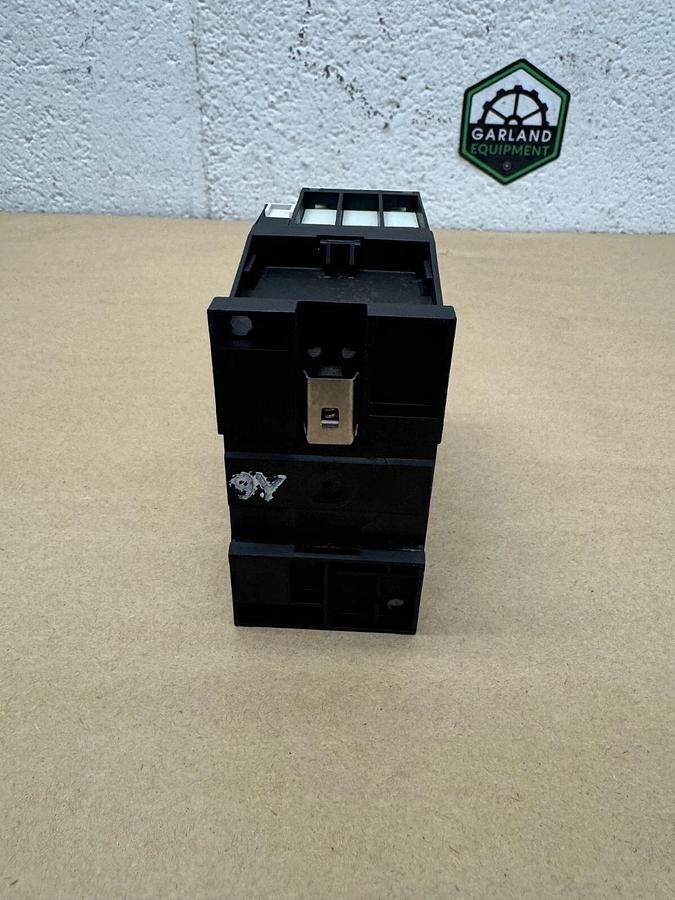 Used Eaton DIL M25-01 Contactor 110/120V, 50/60hz, 3 ph