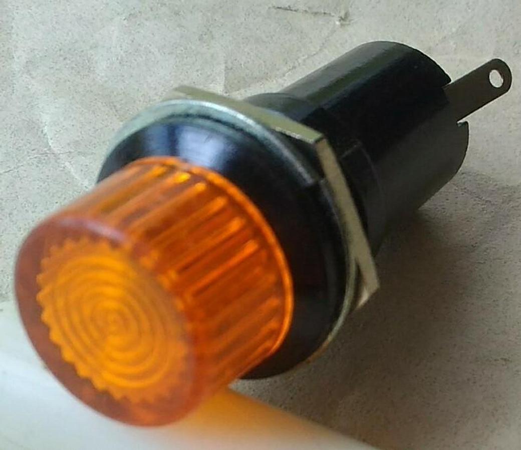 Used Siemens 3SB 1400-2A Red Indicator Light w/ Contact Block