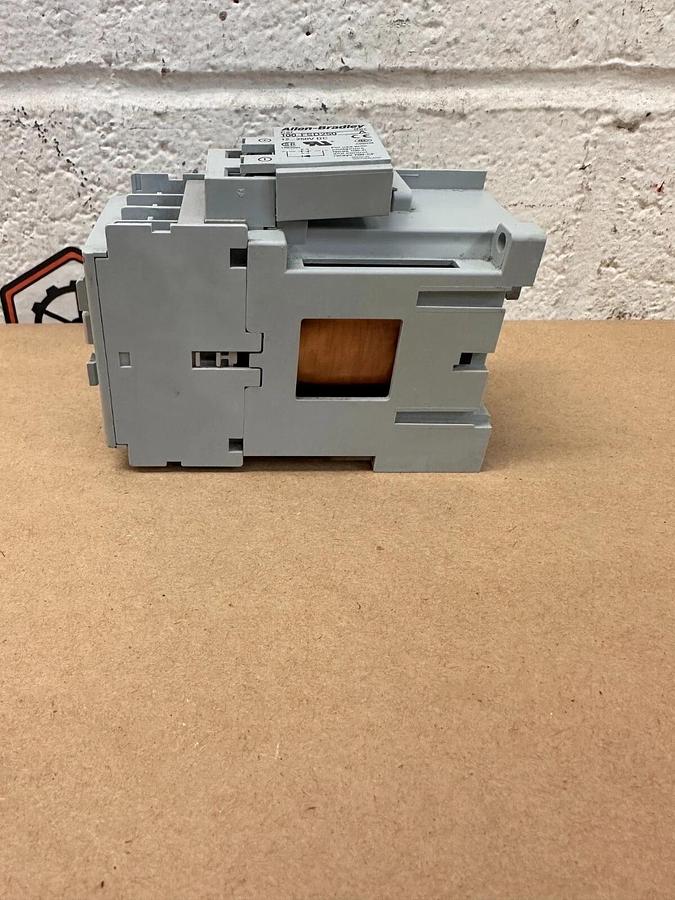 Used Allen Bradley - 100-C09Z*10; 100-FSD250 - Series A Contactor with Suppressor