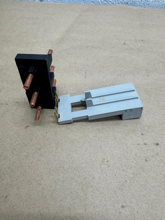 Used Allen Bradley 140M-F-PKC43 Connection Kit