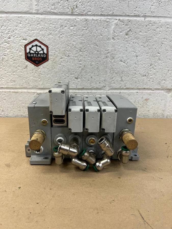 Used Parker HAEVXBG0G9A 145 PSIG Solenoid Valve Holding Chassis, 4 Slot