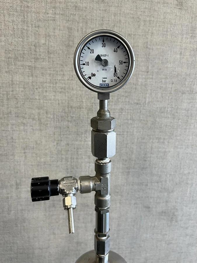 Used 3' Stainless Steel Filter Housing w/ Wika 0-60 bar High-Pressure Control