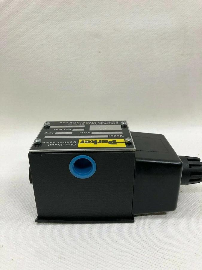 New - open box Parker D3W1BNYC Hydraulic Control Valve New