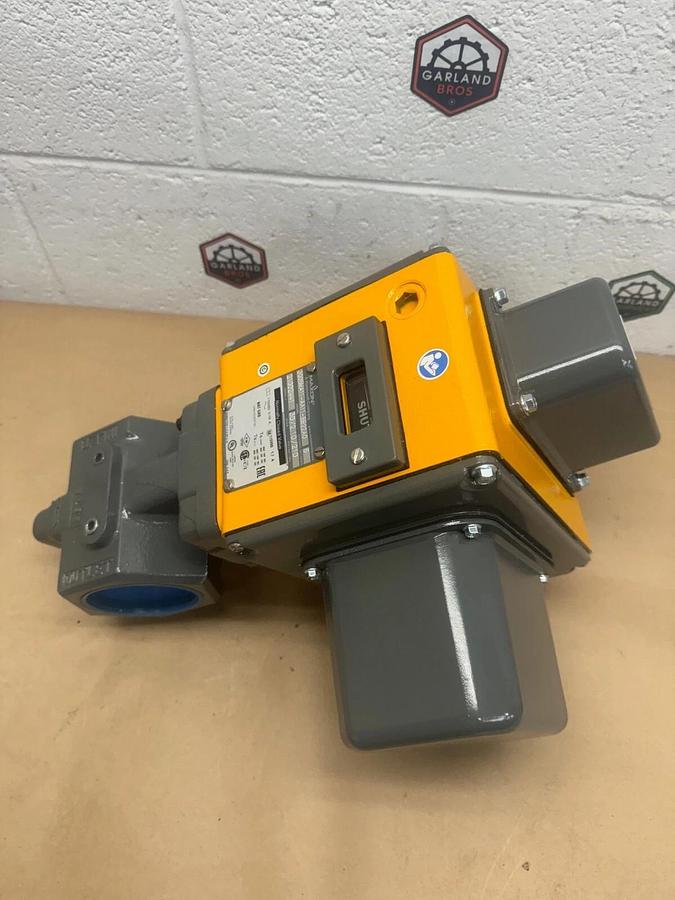 Used Maxon 300SMA11-AA11-BB22A0 Threaded Gas Safety Shutoff, 115 V, 1.7 A