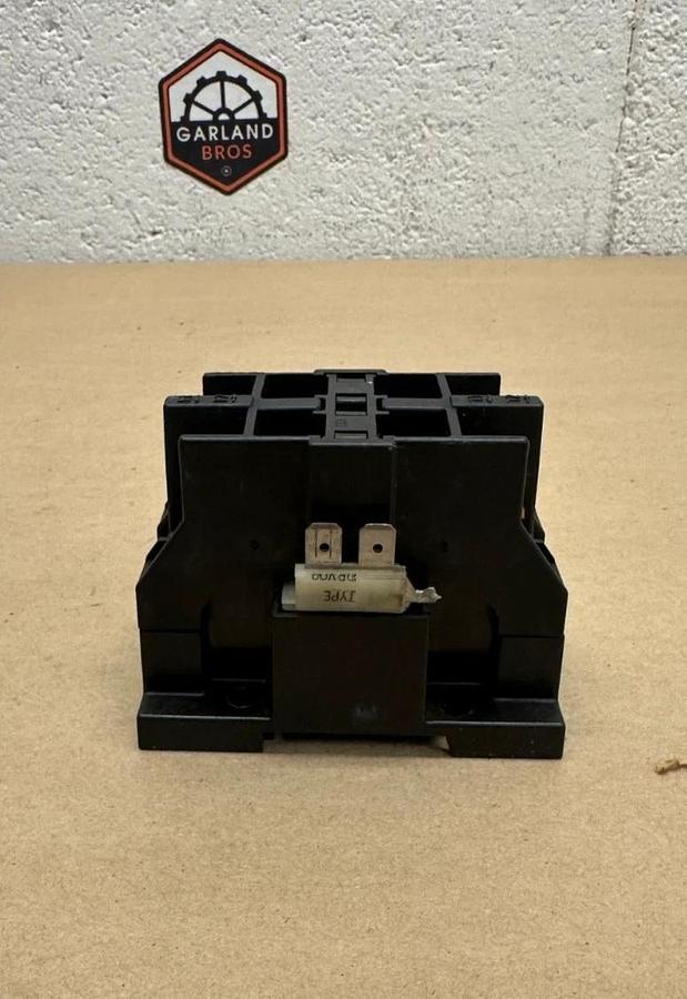 Used Square D CL8910 TY22V09 Contactor