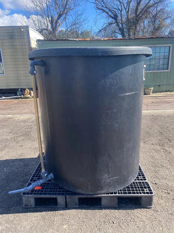 Used 2000 L (528 Gal) Polyethylene Vertical Liquid Storage Tank Diam: 50" Height: 5'