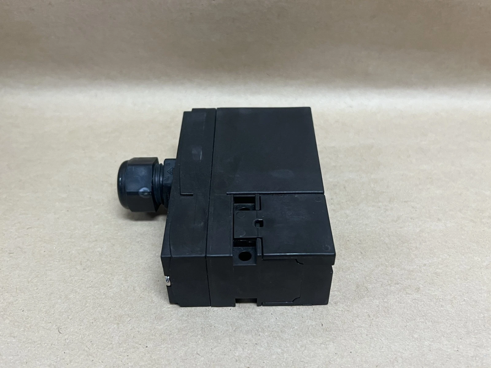 Schmersal AZM170-11ZRKA Solenoid Interlock 24VDC/24VAC 40-60Hz