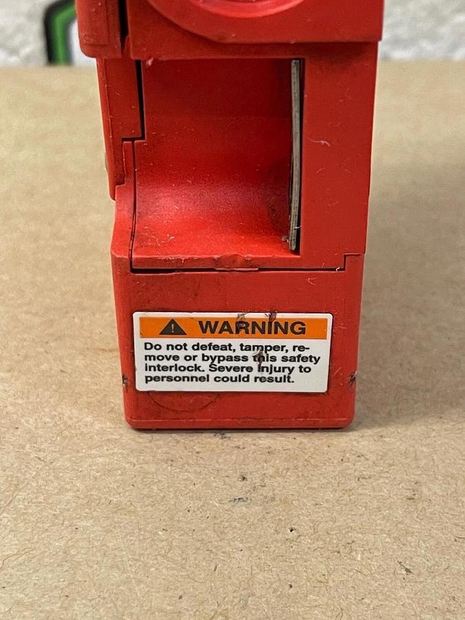 Used Allen Bradley Guard Master Trojan 5 440KT11118B Safety Switch Wire Protector Top