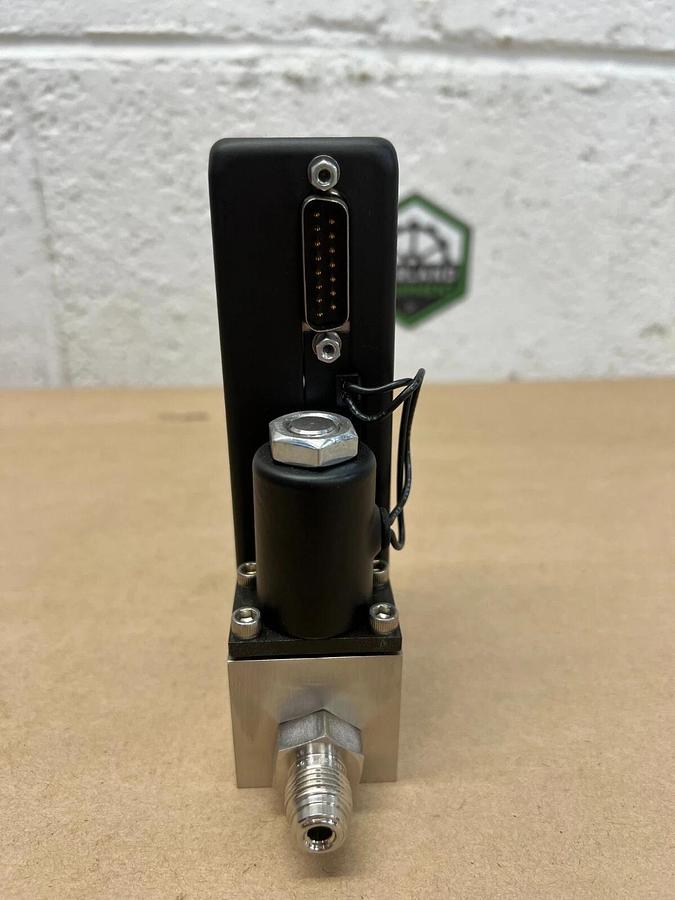 Used Brooks 5850i Mass Flow Controller, 500 SCCM, Oxygen, MOD: 5850IA1BF3R2BEA