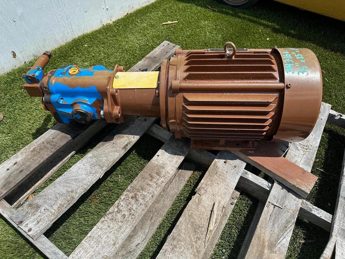 Used Vickers Hydraulic Pump 1117 w/ Crown Triton HKS215PR235R, 10Hp, 1760RPM Motor