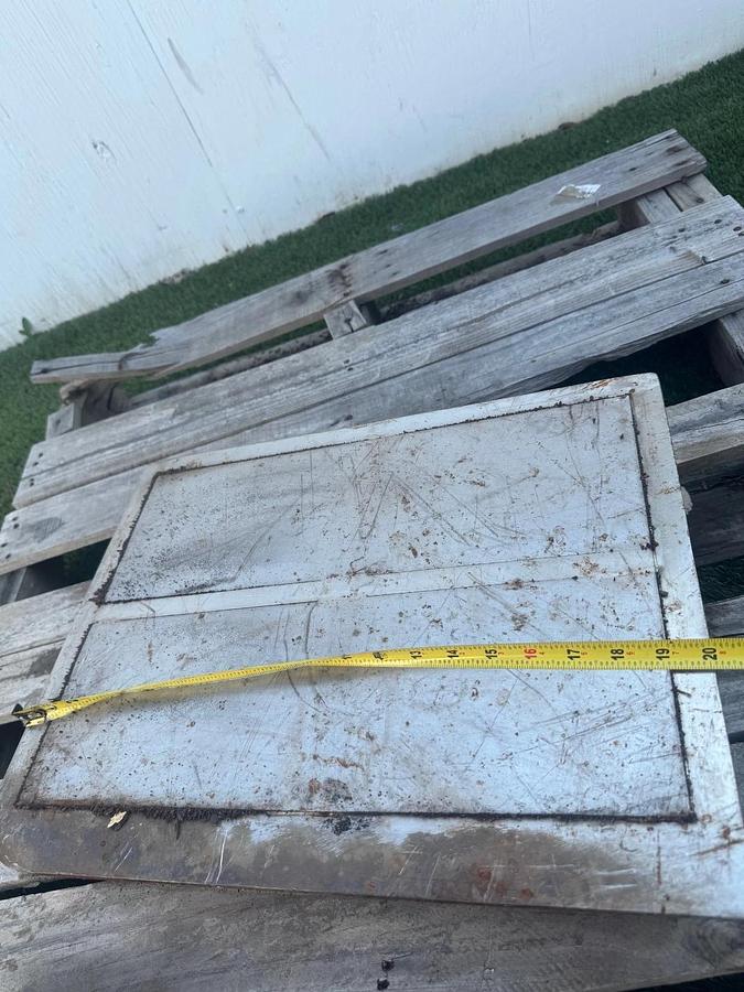 Used Suspension Magnet 20” x 15-1/2”, 4 Brackets on Back, Strong Pull