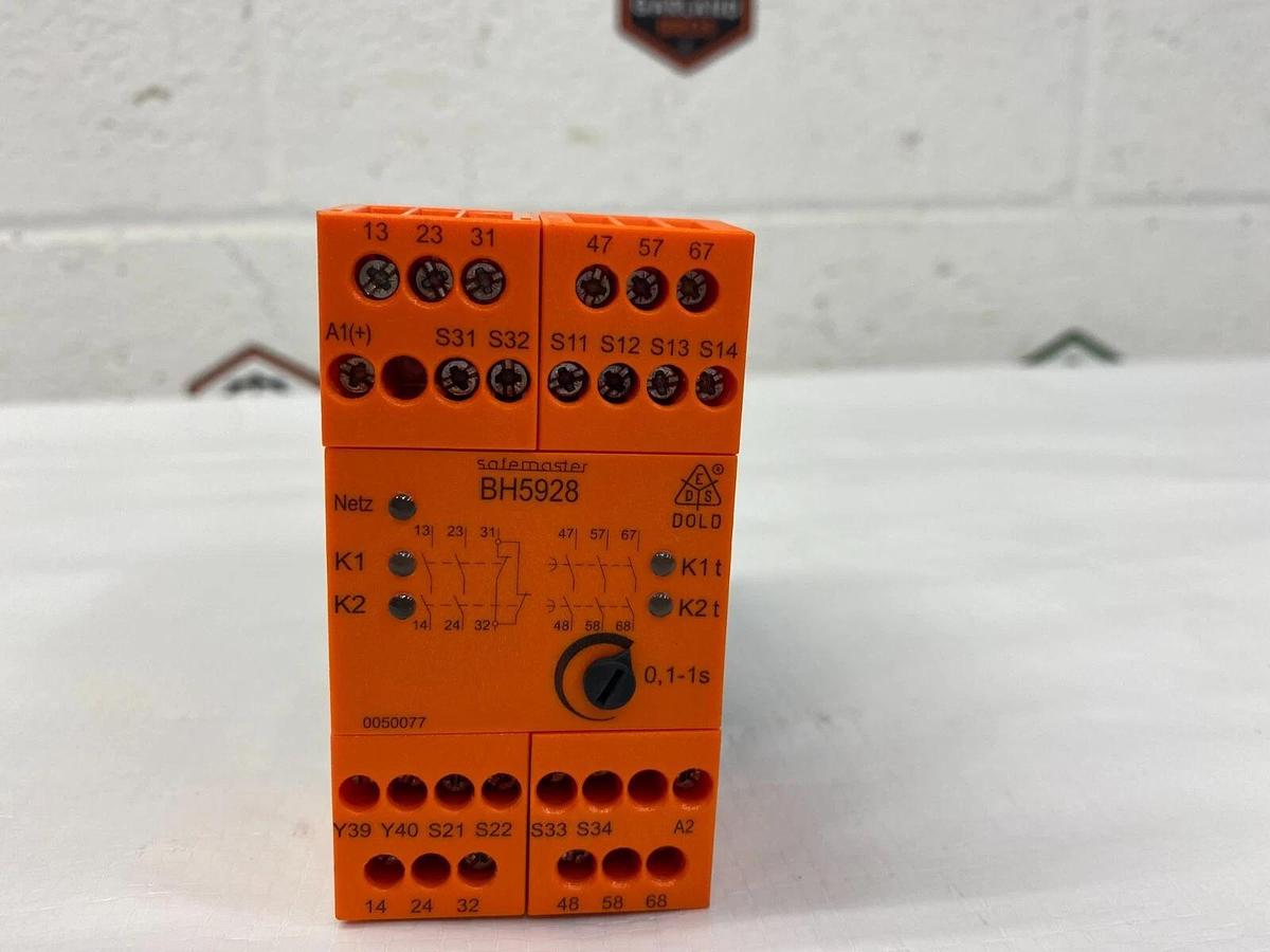 Used E. Dold & Sohne BH5928.92 Safety Relay 24V