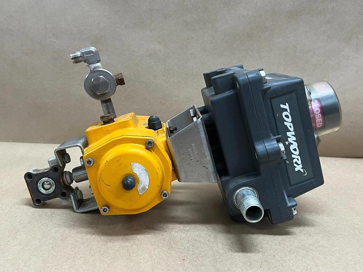 Used EL-O-Matic ES0040.U2A04A.14K0 Pneuamatic Actuator w/ Topworx DXP-0X1GNEB