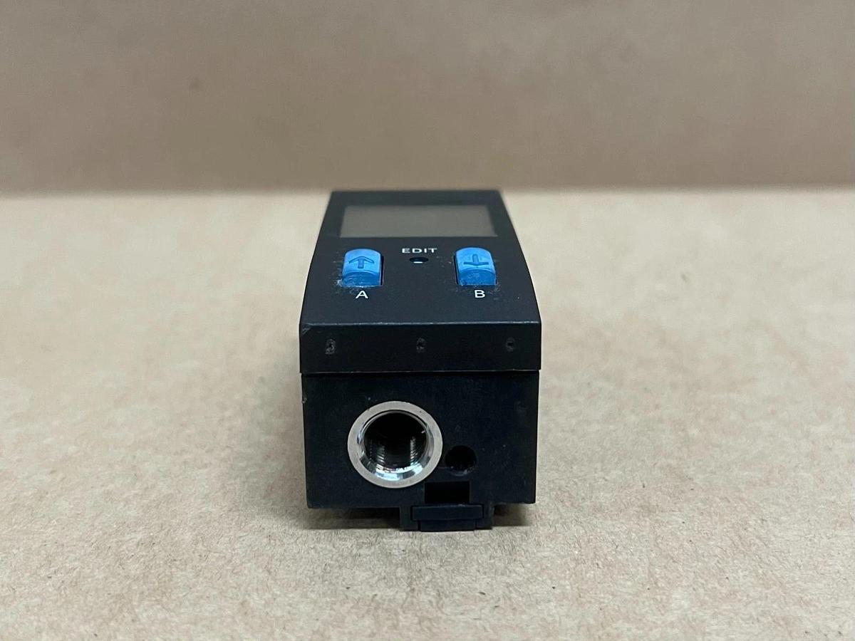 Used Festo SDE1-D10-G2-H18-C-P1-M12 0-10bar, 0-145 PSI Pressure Sensor