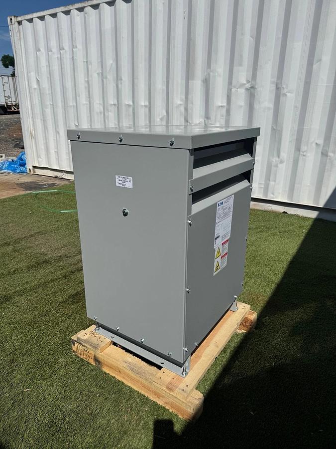 Used Eaton V48M28T4516 General Purpose Ventilated Transformer, 45kVA, V45DA001, 3 Ph