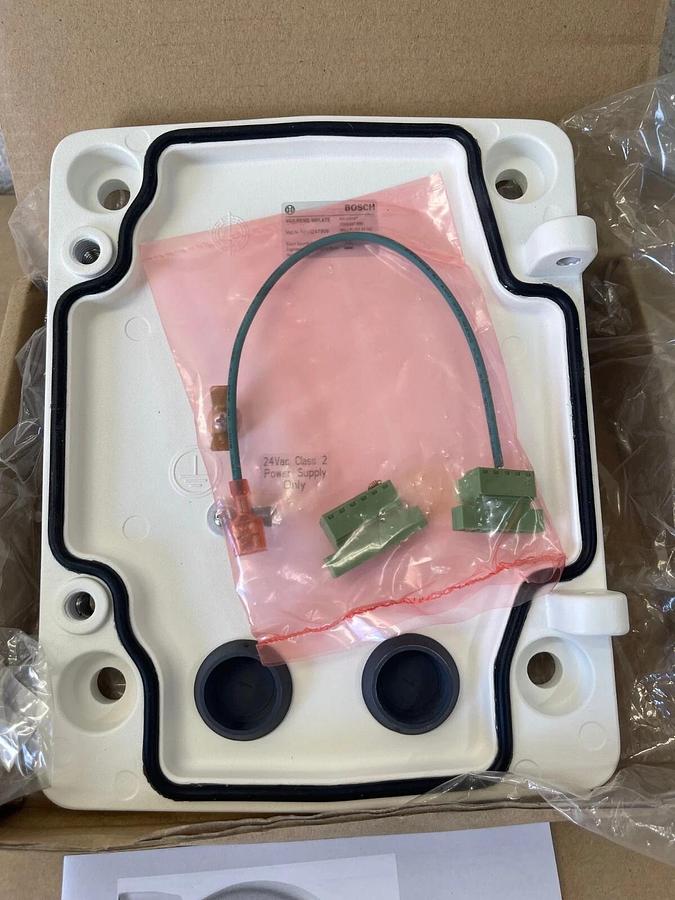 Bosch VGA-PEND-WPLATE Autodome Pendant Arm Wall Plate, 24 VAC