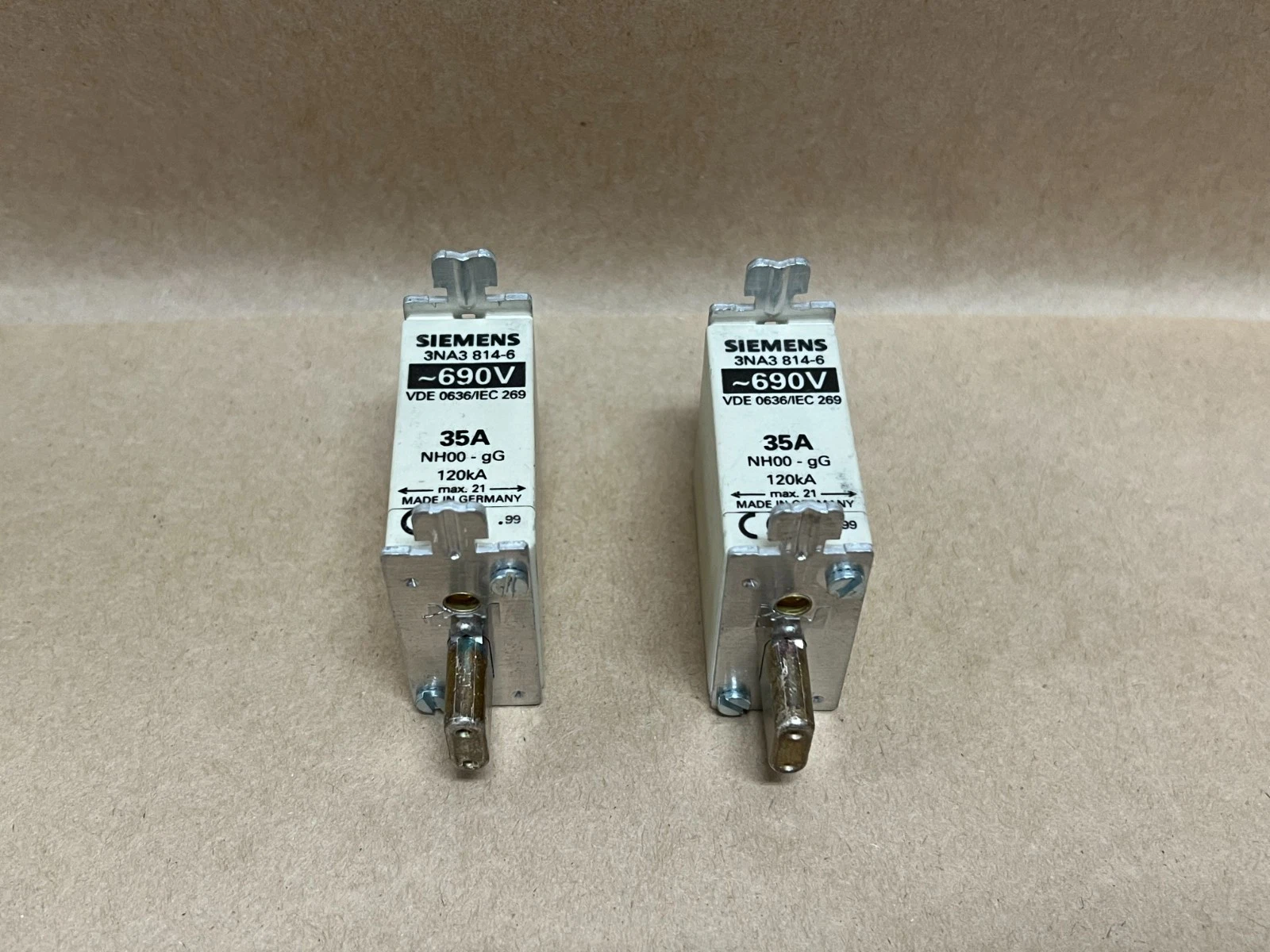 Used Siemens 3NA3 814-6 690V, 35A, Fuse Link - Lot of 2