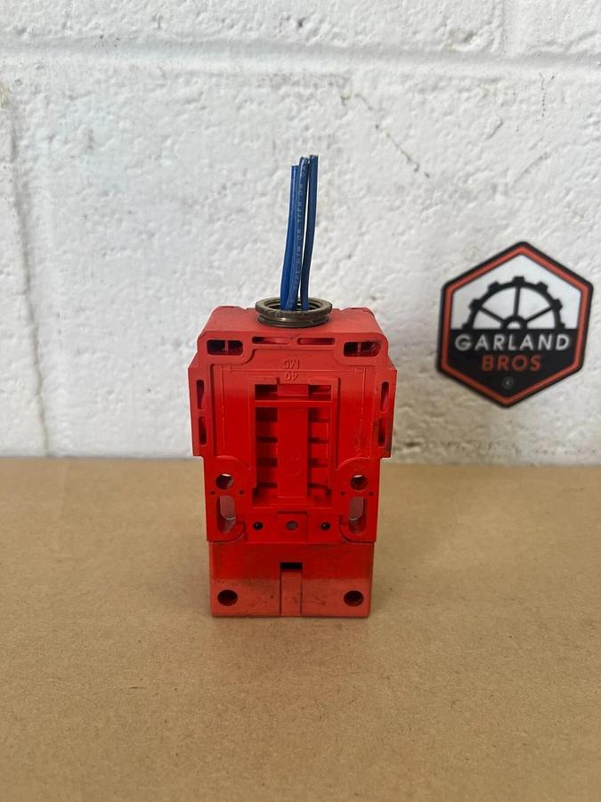 Used Allen Bradley EN/IEC-60947-5-1 IP67 Trojan 5 Safety Switch