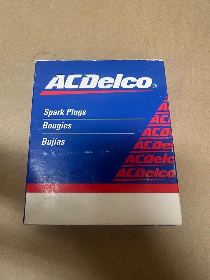 Used ACDelco R44LTS Spark-Plug, Box of 4 *NEW*