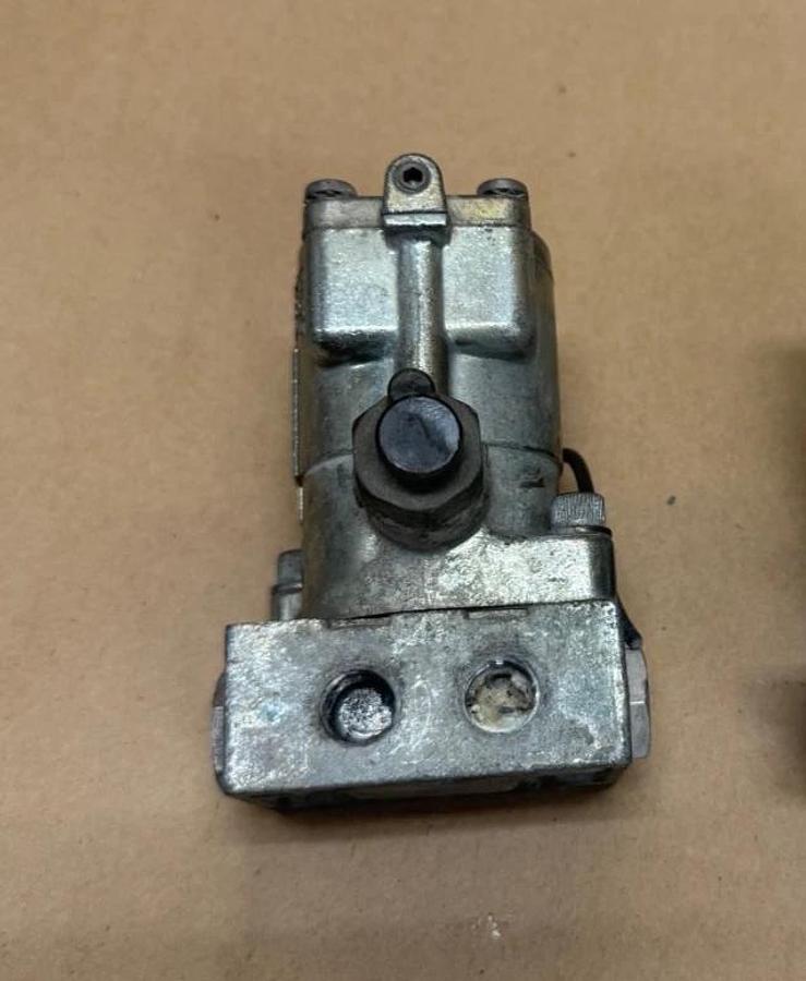 Used Bellows Valvair K065-3033 Solenoid Pilot Valve, 120V, 60Hz, 110V