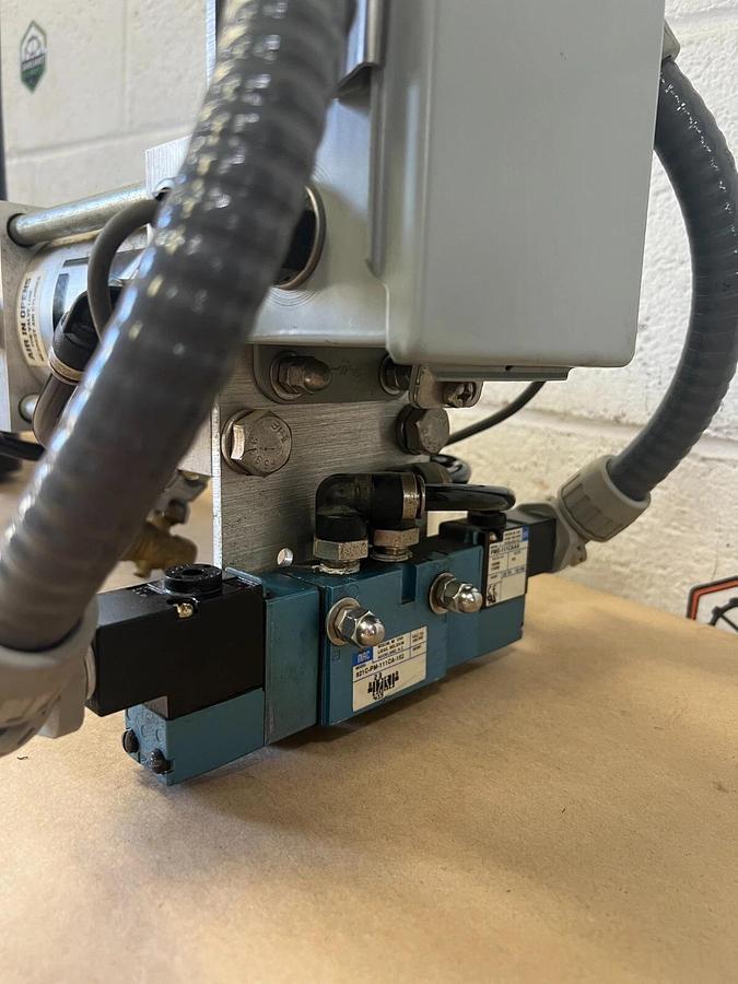 Used Salina Vortex DA2.5-2CSY-SL-MG Diverter Knife Gate Valve w/ MAC Valve