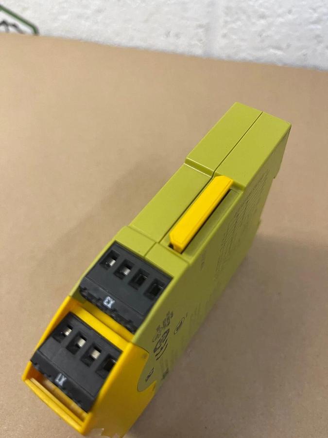 Used Pilz PNOZ s4 Safety Relay, 24 VDC