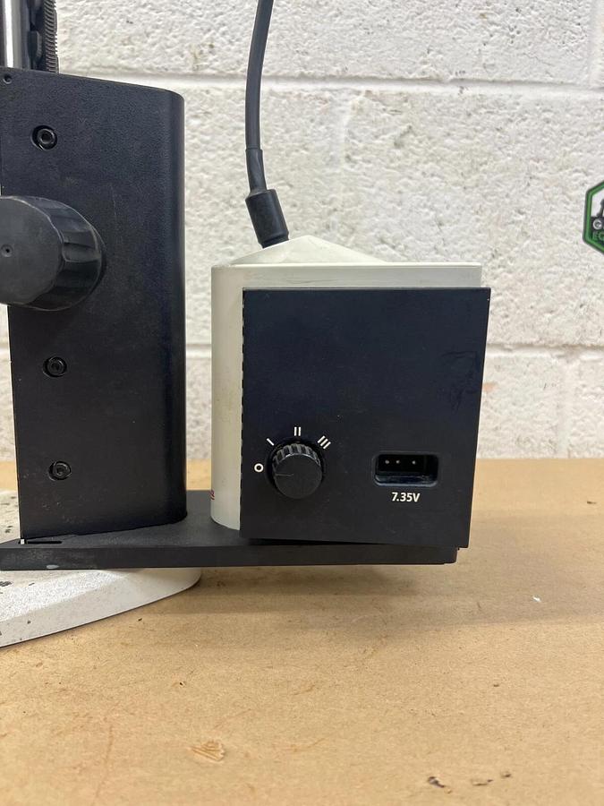 Used Leica 10 446385 L2 Halogen Fiber Optic Light Source