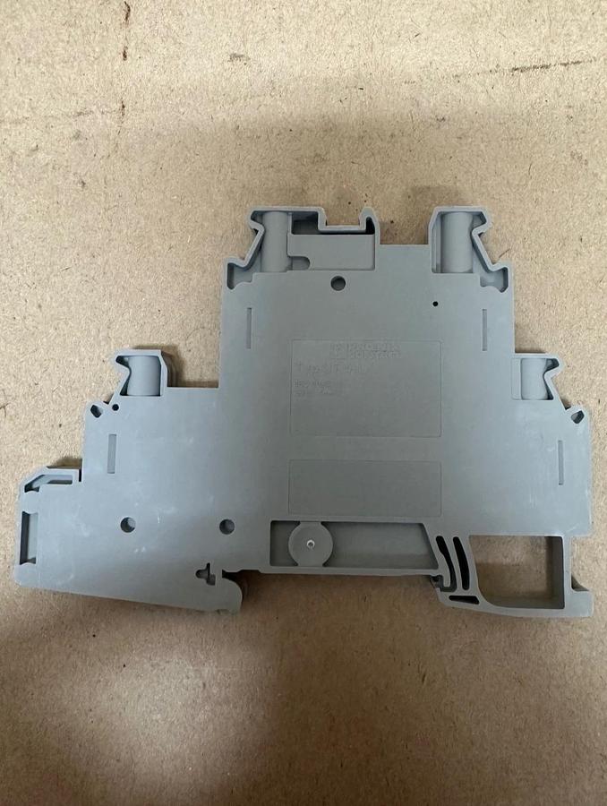 Used Phoenix Contact UT 4-L/L Multi-Level Terminal Block - Lot of 8