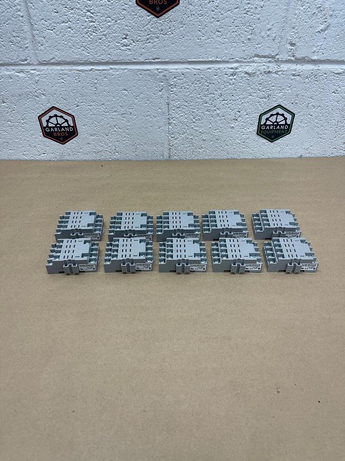 Allen-Bradley 700-HN139 14 Blade Socket Relay, Series B, 10A, 300V - Box of 10