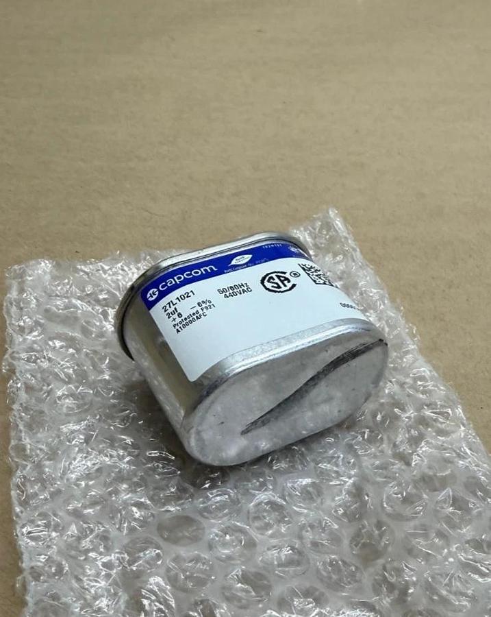 Used Capcom 27L1021 Oval Run Capacitor, 50/60 Hz, 440 VAC *NEW*