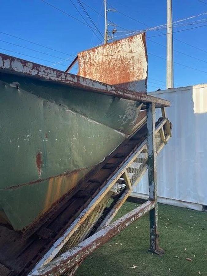 Used Feed Hopper, Drag Chain, 95 cu/ft, No Drive, Chain W:36” L:10’, Discharge H:6'