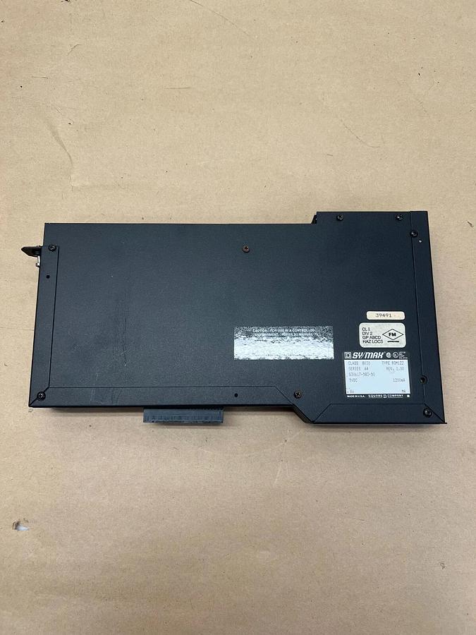 Used Square D ROM122 Series A4 SY/MAX Analog Output Module
