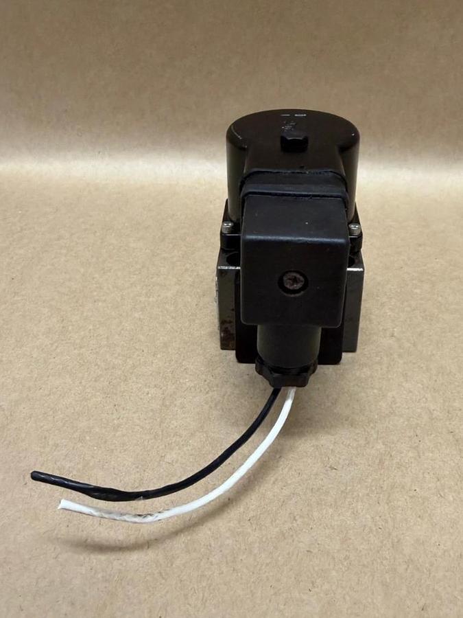 Used Parker 10-S 80/50/7.2 3000psi Fluid Connectors