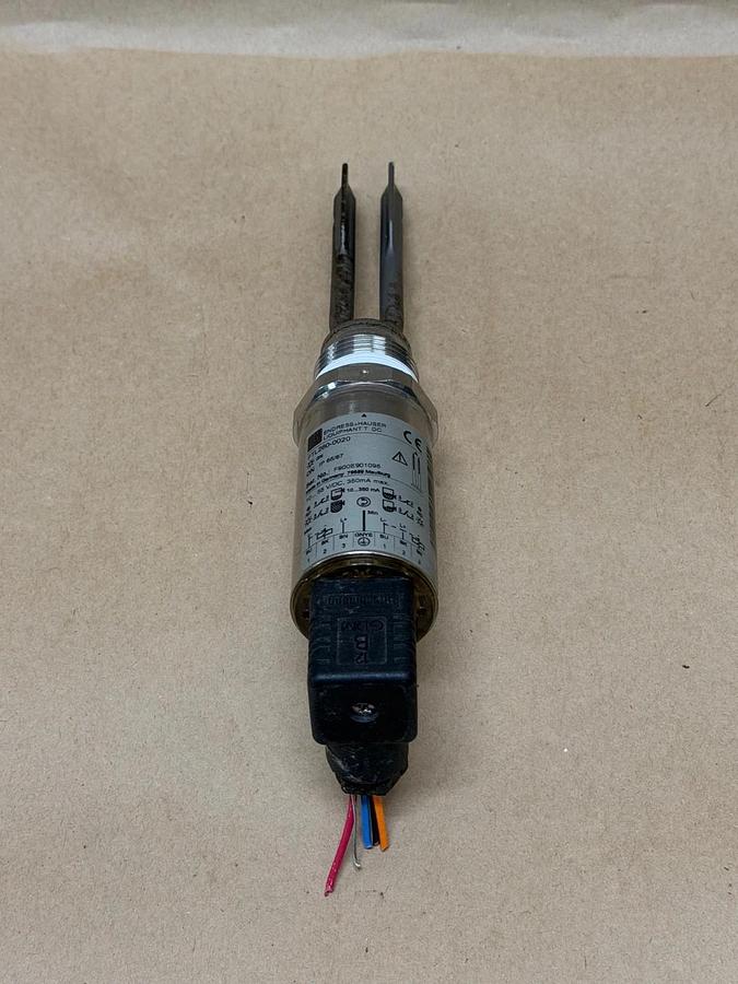 Used Endress Hauser FTL260-0020 Liquiphant T Vibronic Point Level Switch