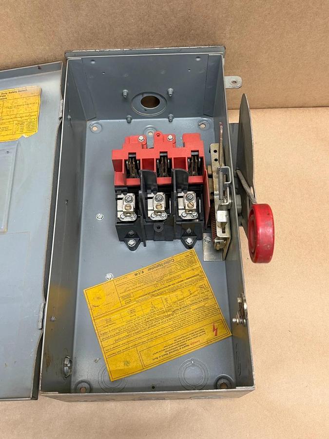Used Cutler Hammer DH361URK Heavy Duty Safety Switch, 30A, 250VDC, 600VAC