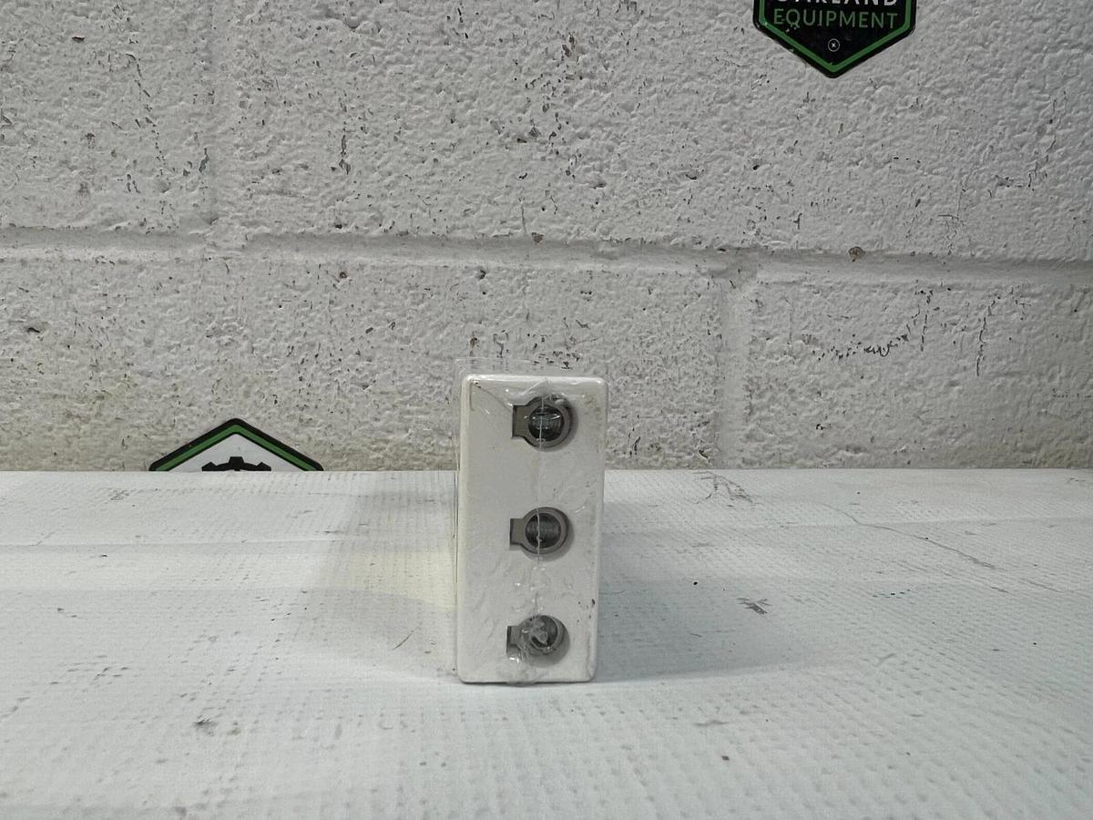 Used RS Pro 7033864 Terminal Block Pluggable 3 position 6AWG Ceramic White Lot of 5