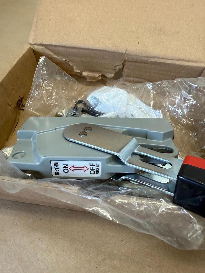 Used Eaton PDG1XFS04 PDG1 Flexible Shaft, 4' Breaker Accessory Handle Mechanism *NEW*