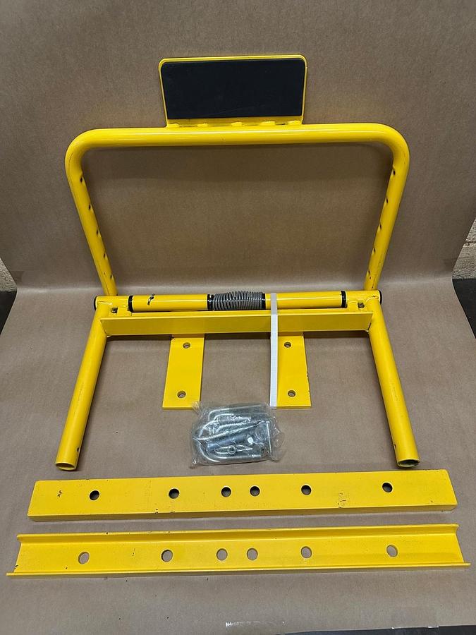 ULINE H-5615 Safety Swing Gate 16-26”, Adjustable *NEW*