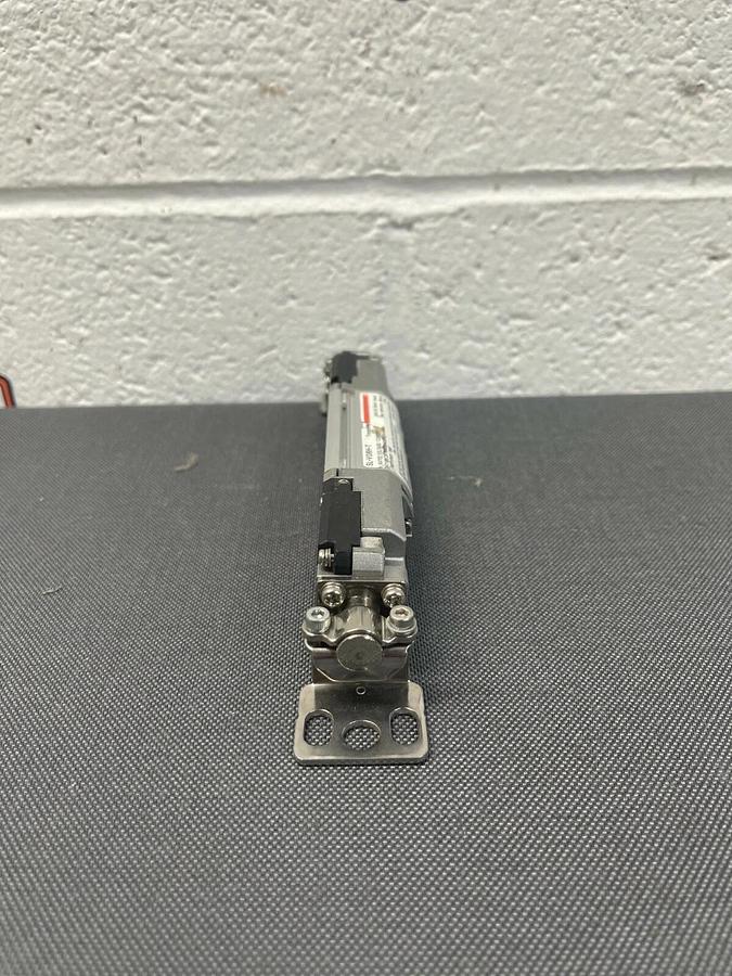 Used Keyence SL-V08H Transmitter, 24V DC 56mA