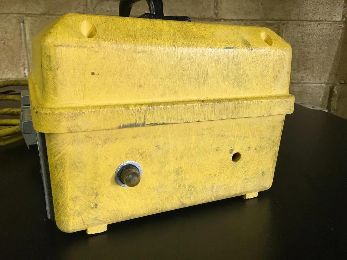 Used Woodhead Safeway 4 Way Low Voltage Work Station LoVOLT 1640