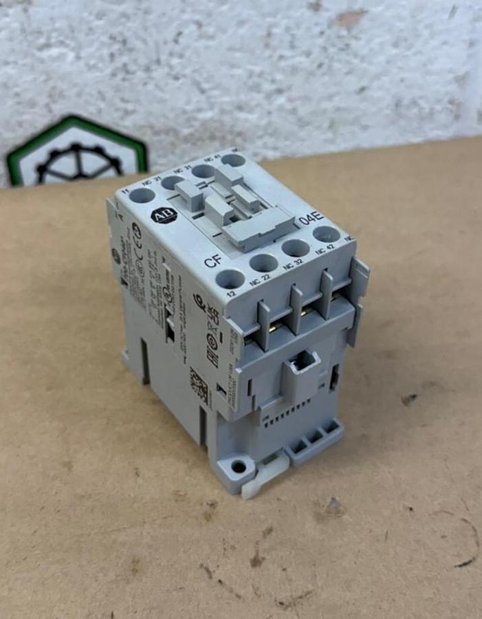 Used Allen Bradley 700-CF040 Control Relay, Series A, 50/60 Hz, 110/120V
