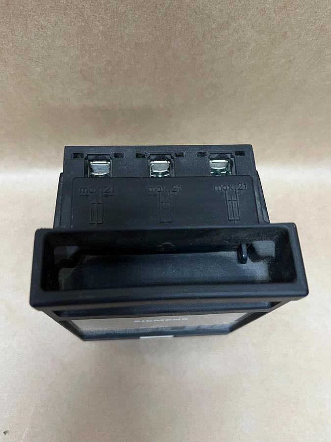 Used Siemens 3NP353 Disconnect Fuse Switch 35A, 3 Pole, 500V