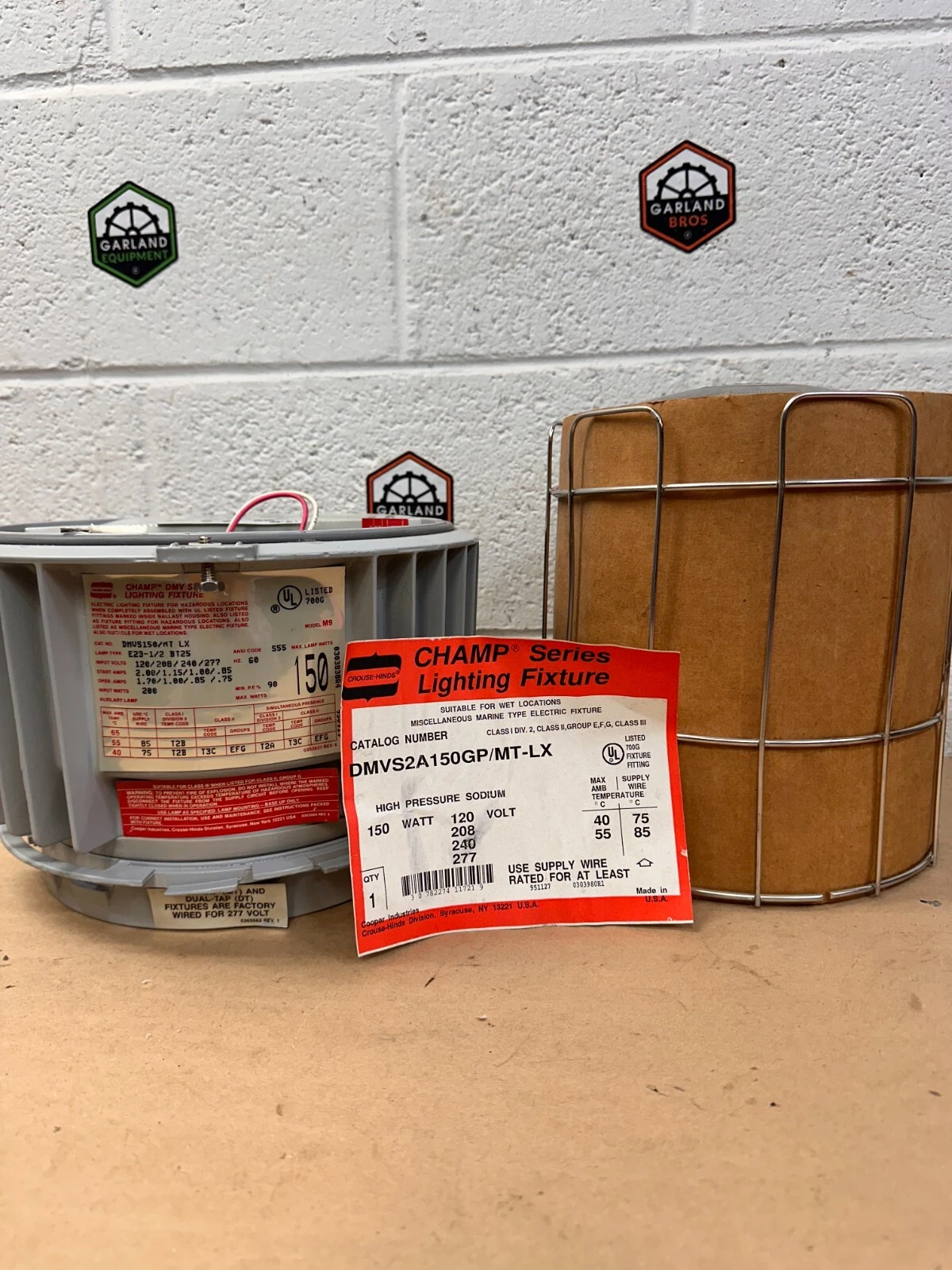 Crouse Hinds - DMVS150/MT LX - Model M9 Champ DMV Series Lighting Fixture