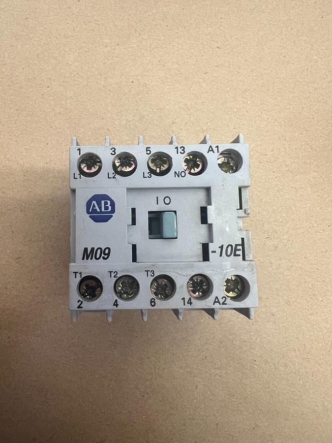 Used Allen Bradley 100-MO9NZ*3/195-MB22 Contactor w/ Auxiliary Contact
