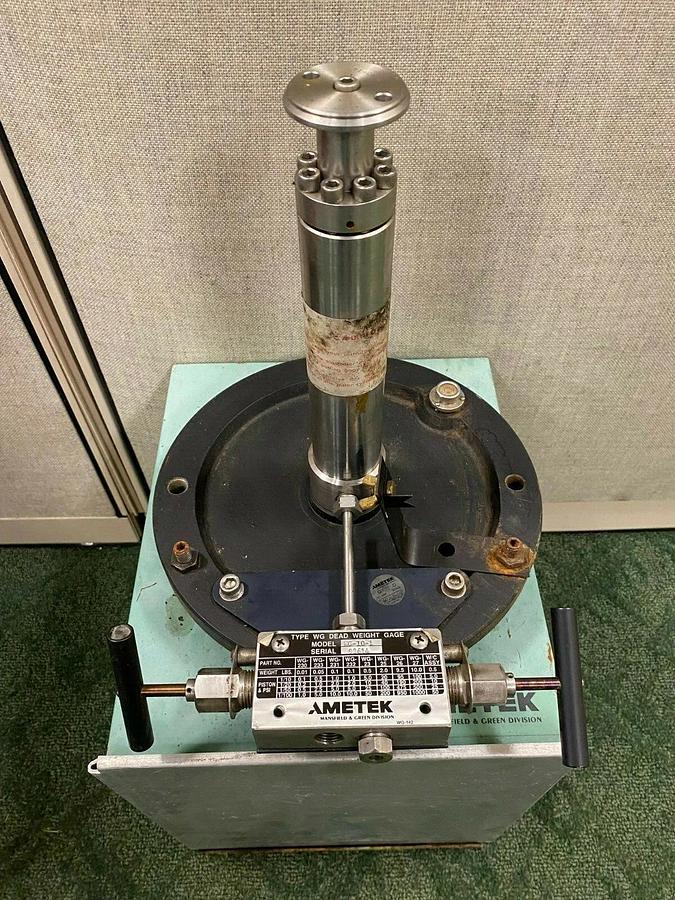 Used Ametek WG-10-1 Dead Weight Gage Tester w/ 16 Additional Weights, 10-100 PSI