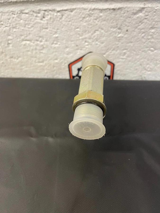 Used Parker 7/8” Seal-Lok-S Straight Thread Tee