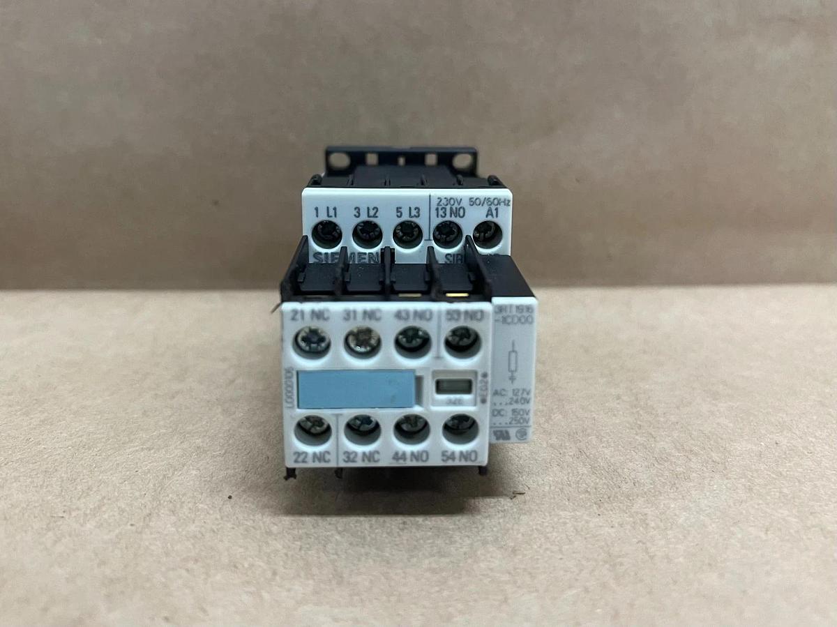 Used Siemens 3RT1016-1AP01 Contactor w/ 3RH1911-1HA22 Auxiliary Switch Block