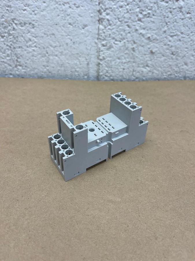 Used Magnecraft 70-782E14-1 Rail Mount Relay Socket, 10A, 300V, Qty 10